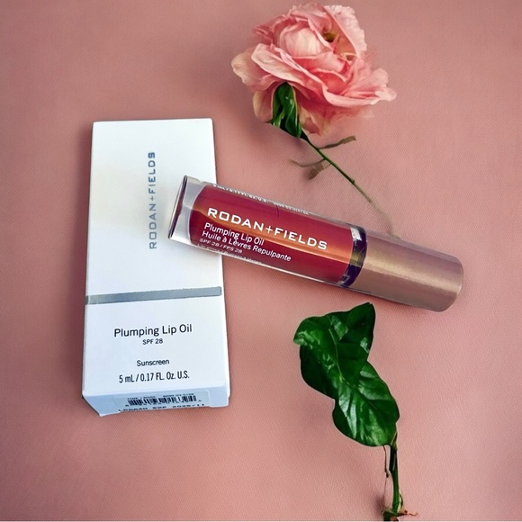 Tu Rodan + Fields Lip Plumping Oil with Sunscreen Pink Rose Color - Picture 2 of 5
